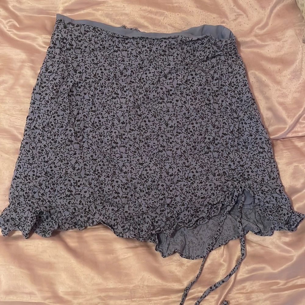 Selling Forever 21 skirt that doesn’t fit me anymore